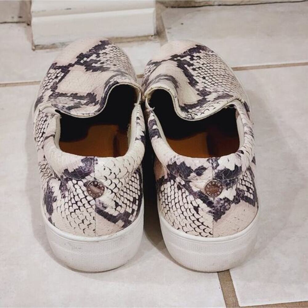 Steve Madden Gills Slip On Snake Print Sneakers Size 11M - Picture 6 of 7